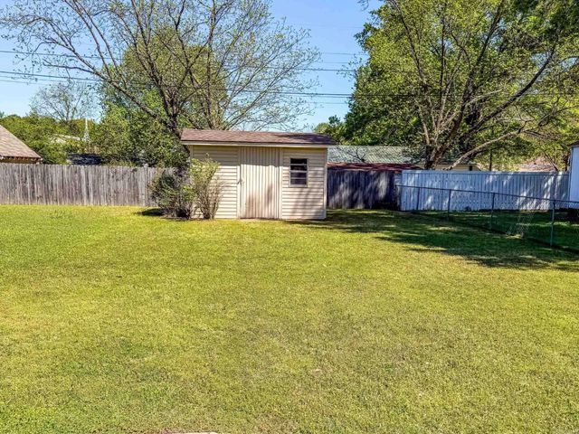 1104 Locust Street, Beebe, AR 72012