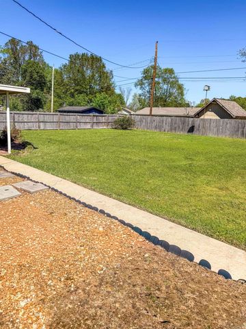 1104 Locust Street, Beebe, AR 72012