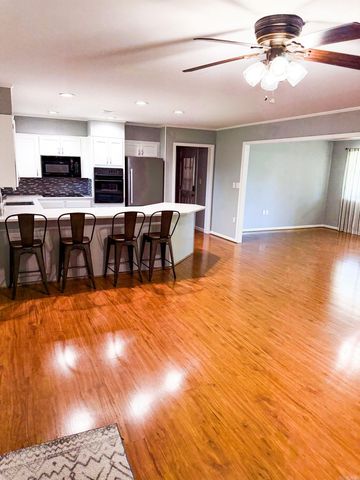 1104 Locust Street, Beebe, AR 72012