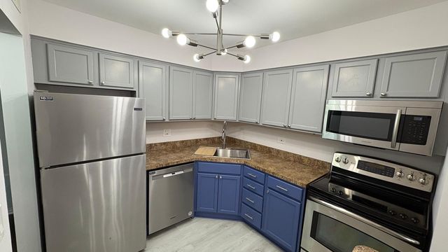 1125 Pleasant Run Drive 806, Wheeling, IL 60090