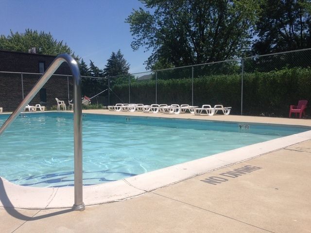 1125 Pleasant Run Drive 806, Wheeling, IL 60090