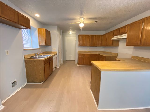 6101 Meadowside Trail, Arlington, TX 76017
