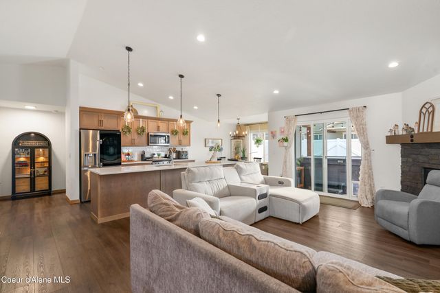 8624 W Ferguson Ln, Rathdrum, ID 83858