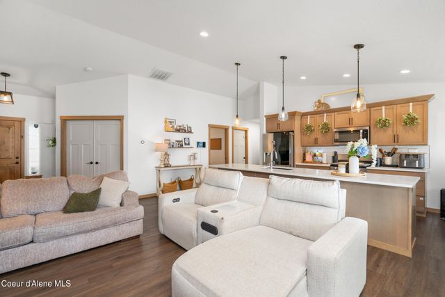 8624 W Ferguson Ln, Rathdrum, ID 83858