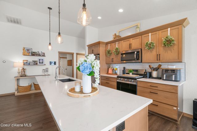8624 W Ferguson Ln, Rathdrum, ID 83858