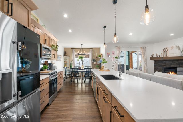 8624 W Ferguson Ln, Rathdrum, ID 83858