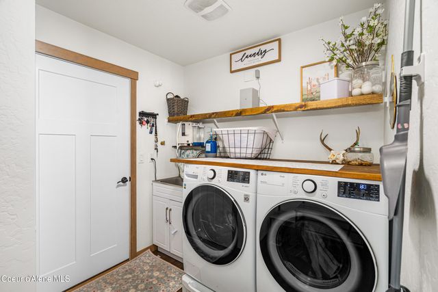 8624 W Ferguson Ln, Rathdrum, ID 83858