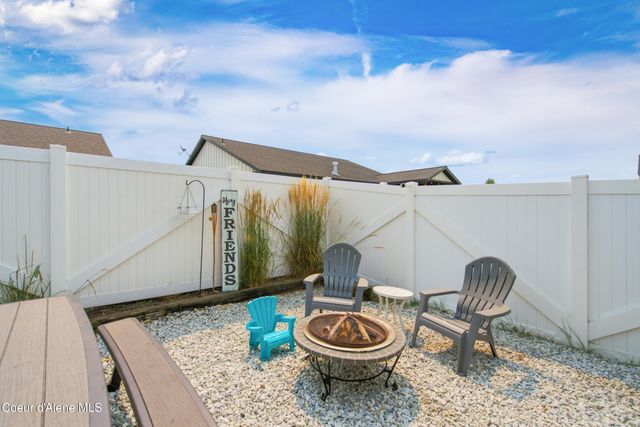 8624 W Ferguson Ln, Rathdrum, ID 83858