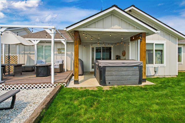 8624 W Ferguson Ln, Rathdrum, ID 83858