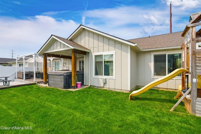 8624 W Ferguson Ln, Rathdrum, ID 83858