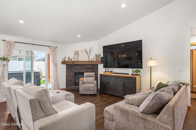 8624 W Ferguson Ln, Rathdrum, ID 83858