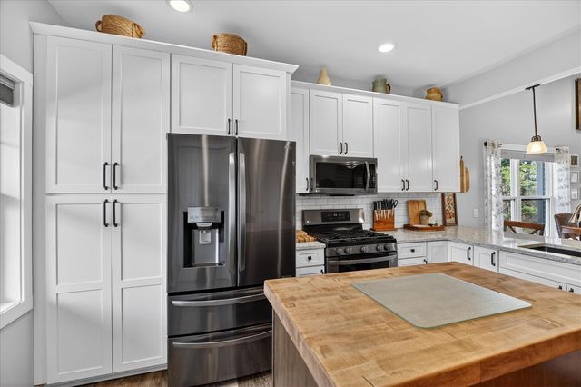 1956 Aspen Valley Lane, Ionia, MI 48846