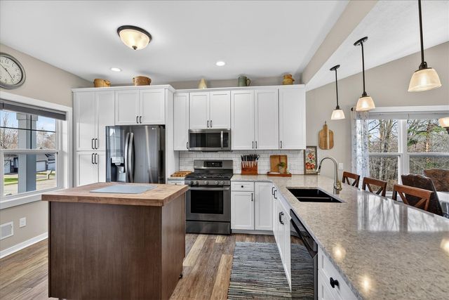 1956 Aspen Valley Lane, Ionia, MI 48846