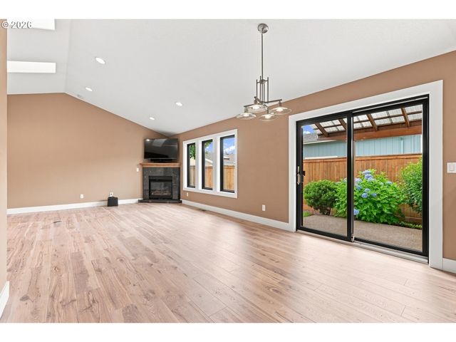 6469 ROBIN HOOD St Se, Salem, OR 97306
