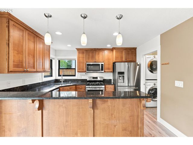 6469 ROBIN HOOD St Se, Salem, OR 97306