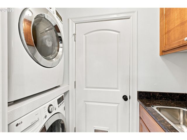 6469 ROBIN HOOD St Se, Salem, OR 97306