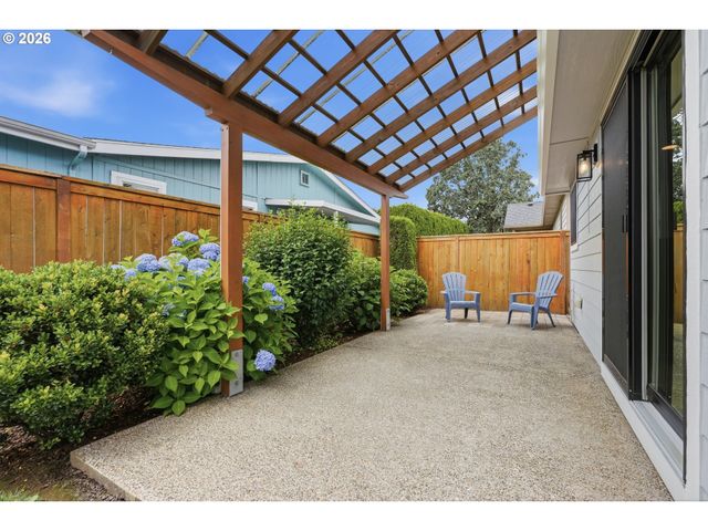 6469 ROBIN HOOD St Se, Salem, OR 97306