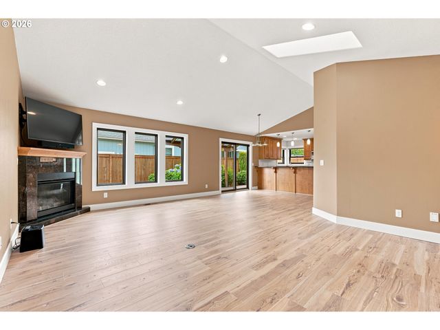 6469 ROBIN HOOD St Se, Salem, OR 97306