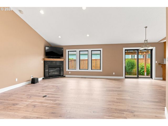 6469 ROBIN HOOD St Se, Salem, OR 97306
