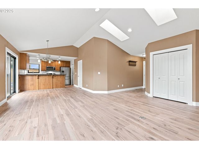 6469 ROBIN HOOD St Se, Salem, OR 97306