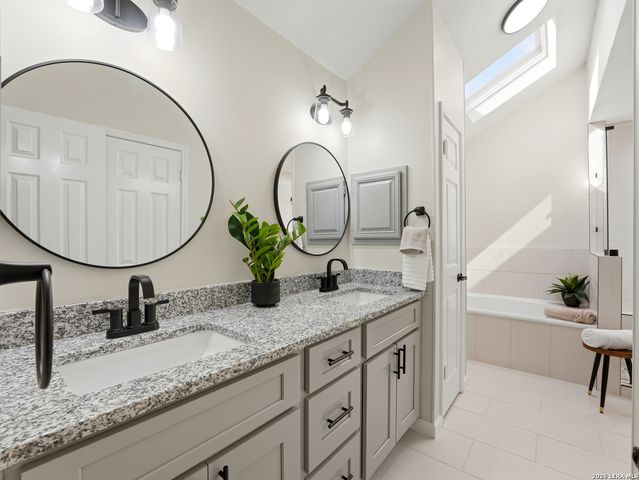 858 Amberstone, San Antonio, TX 78258