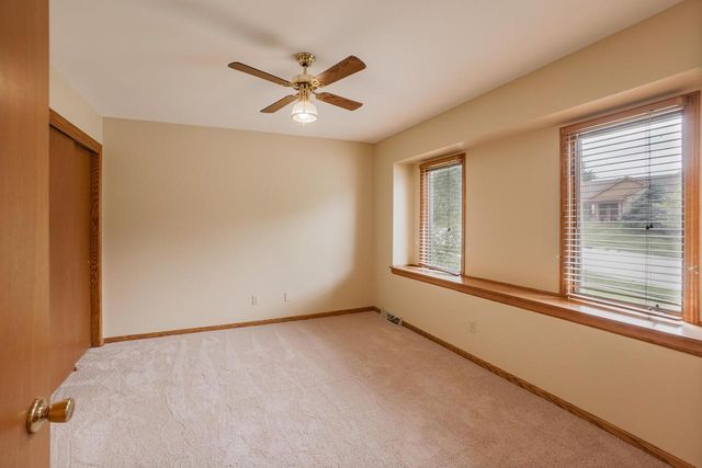 980 Bartlett DRIVE, Oconomowoc, WI 53066