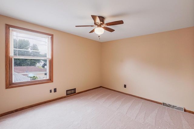 980 Bartlett DRIVE, Oconomowoc, WI 53066