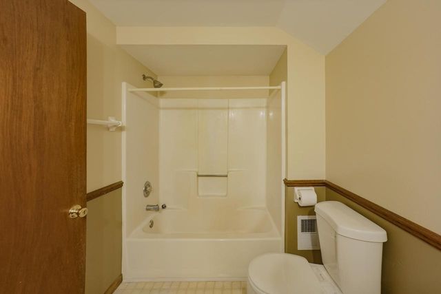 980 Bartlett DRIVE, Oconomowoc, WI 53066