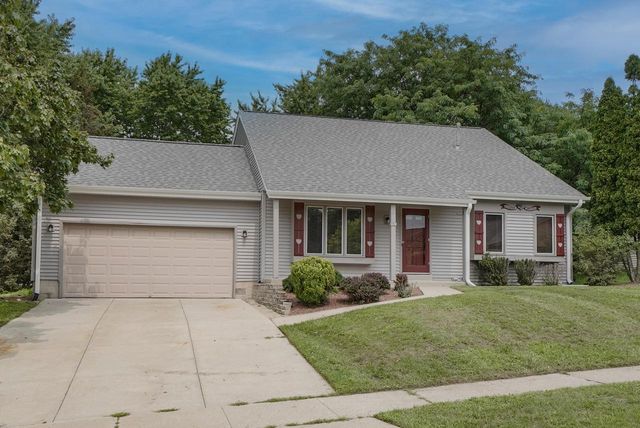980 Bartlett DRIVE, Oconomowoc, WI 53066