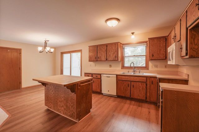980 Bartlett DRIVE, Oconomowoc, WI 53066