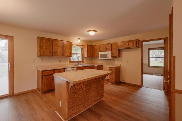 980 Bartlett DRIVE, Oconomowoc, WI 53066