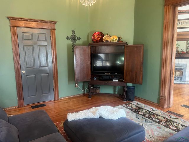 515 E Houston, Marshall, TX 75670