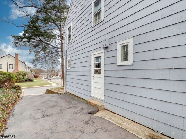 21 Edgewood Rd, East Orange City, NJ 07017