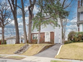 21 Edgewood Rd, East Orange City, NJ 07017
