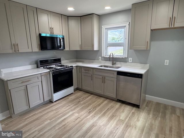 220 N MARSHALL ST, Wilmington, DE 19804