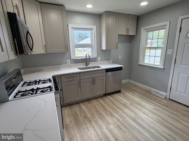 220 N MARSHALL ST, Wilmington, DE 19804