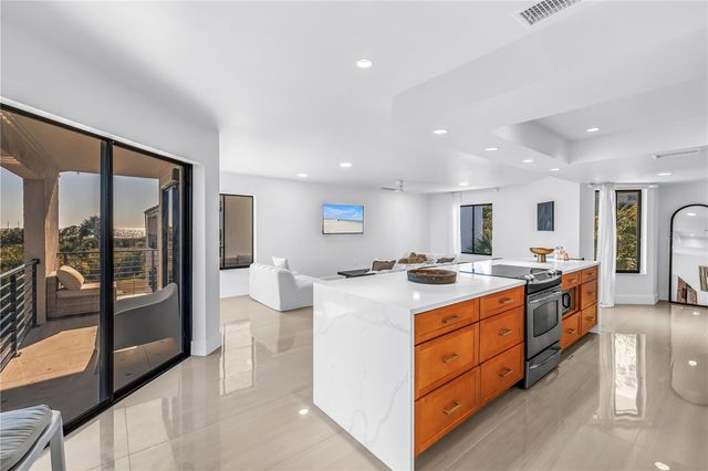 450 BEACH ROAD 4, Sarasota, FL 34242