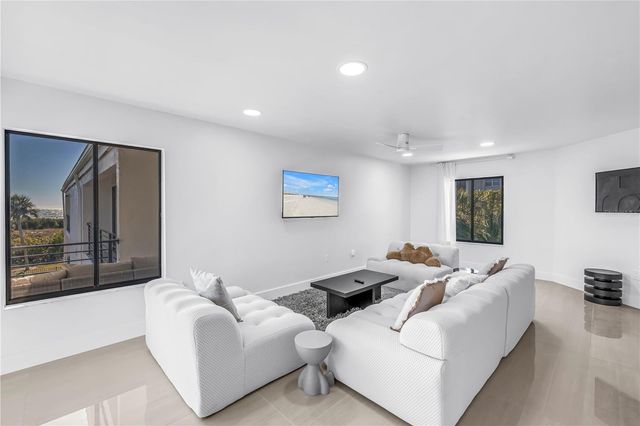 450 BEACH ROAD 4, Sarasota, FL 34242