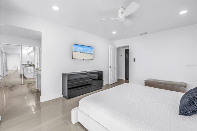 450 BEACH ROAD 4, Sarasota, FL 34242