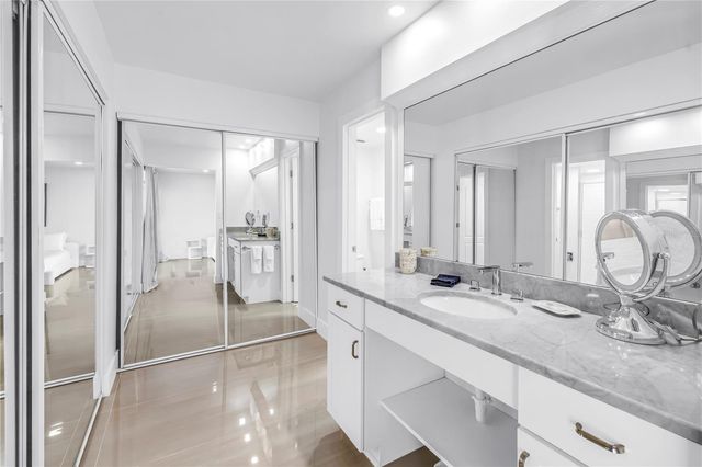 450 BEACH ROAD 4, Sarasota, FL 34242