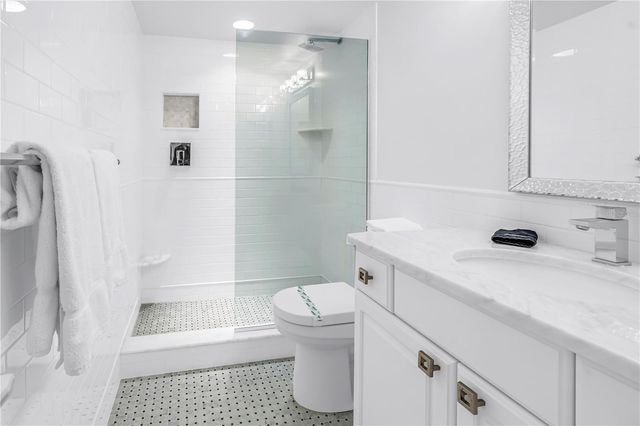 450 BEACH ROAD 4, Sarasota, FL 34242