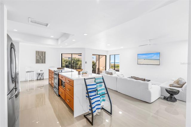 450 BEACH ROAD 4, Sarasota, FL 34242