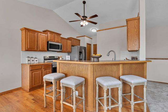 3225 S Bluelake Ct, Wichita, KS 67215