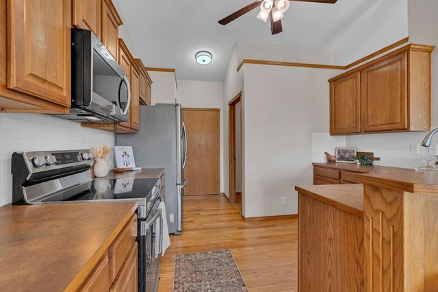 3225 S Bluelake Ct, Wichita, KS 67215