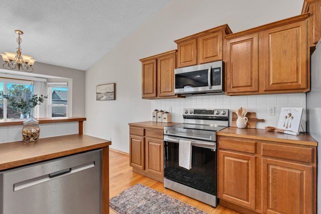 3225 S Bluelake Ct, Wichita, KS 67215