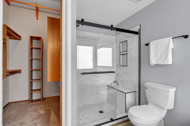 3225 S Bluelake Ct, Wichita, KS 67215