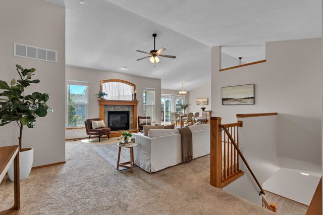 3225 S Bluelake Ct, Wichita, KS 67215