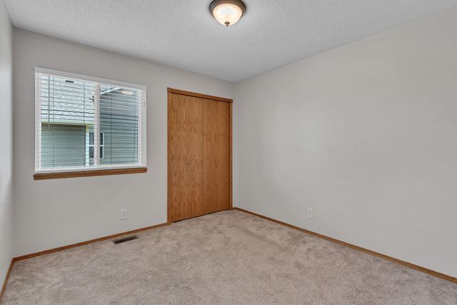 3225 S Bluelake Ct, Wichita, KS 67215