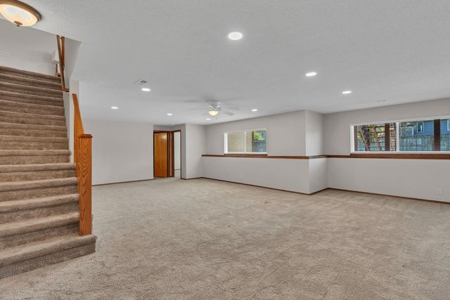 3225 S Bluelake Ct, Wichita, KS 67215