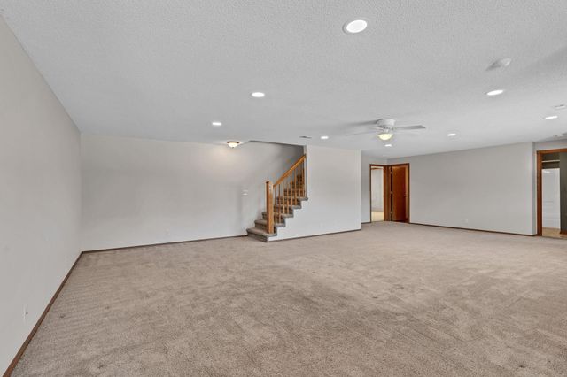 3225 S Bluelake Ct, Wichita, KS 67215